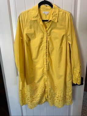 crown & ivy Yellow Eyelet-Hem Button Front Tunic